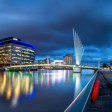 2 Bedroom In Media City Apartment