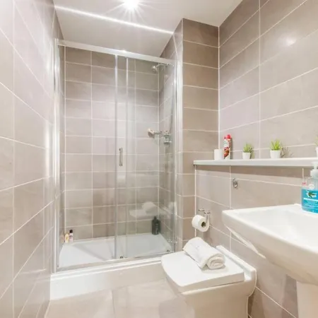 2 Bedroom In Media City