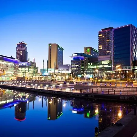 2 Bedroom In Media City * Manchester