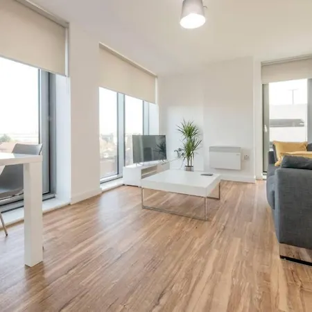 2 Bedroom In Media City Apartment