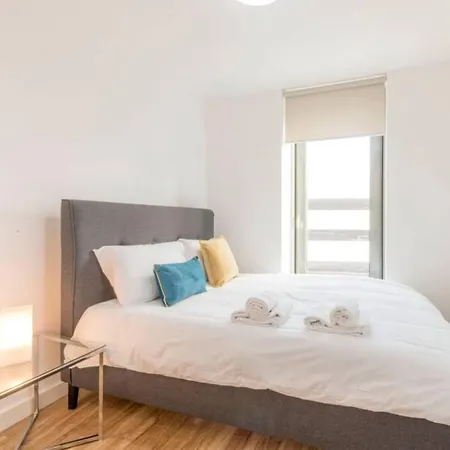 Apartment 2 Bedroom In Media City Manchester