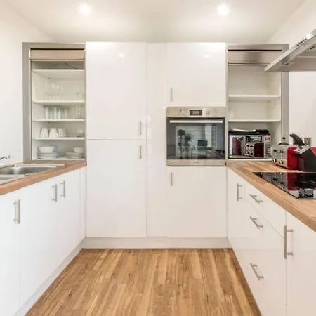 2 Bedroom In Media City * Manchester