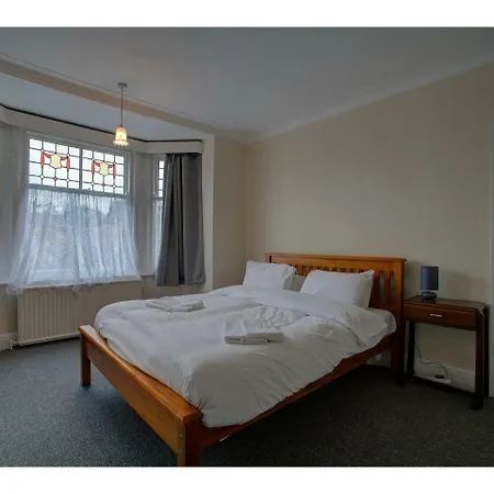 Dwelling For 5 In The Heart Of Fallowfield, Mcr מנצ'סטר