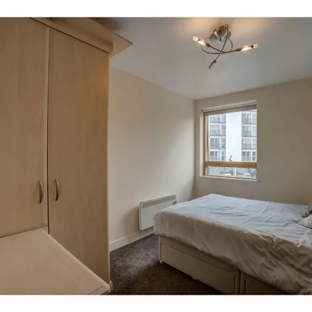 Retreat & Relax In Apt For 4, Central Apartmán