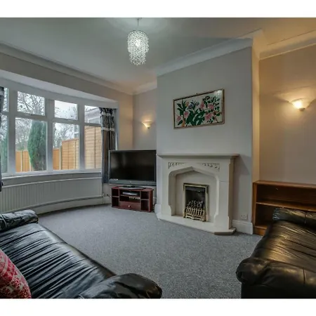 Dwelling For 5 In The Heart Of Fallowfield, Mcr דירה *