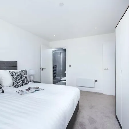 Excellent 2 Bedroom Central Апартаменты *