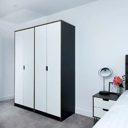 Fantastically Central 2 Bedroom *