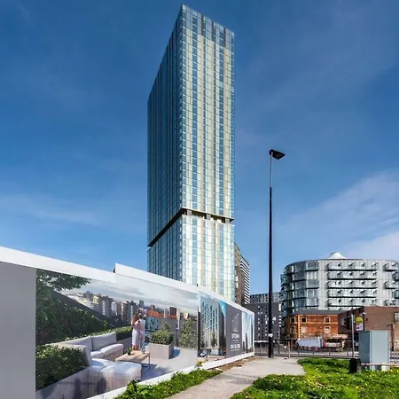 Апартаменты Excellent 2 Bedroom Central *