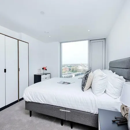 Excellent 2 Bedroom Central Апартаменты *