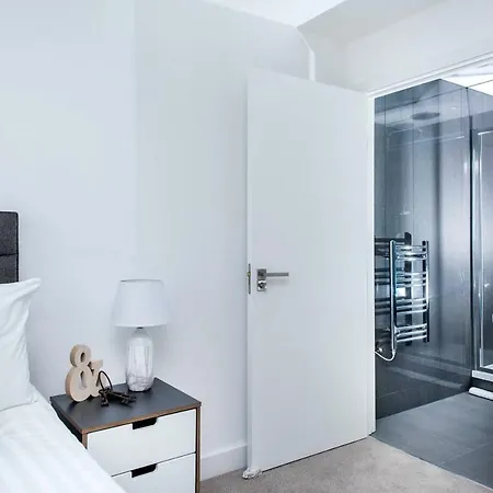 Excellent 2 Bedroom Central Апартаменты
