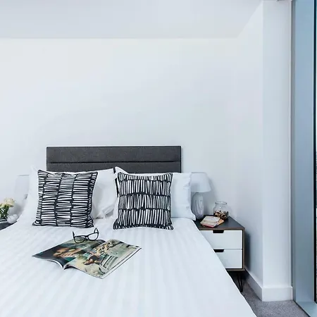 Excellent 2 Bedroom Central Апартаменты Манчестер