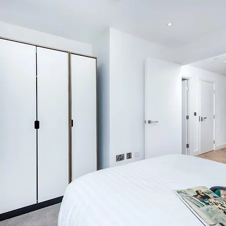 Апартаменты Excellent 2 Bedroom Central *