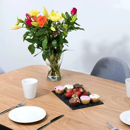 Excellent 2 Bedroom Central