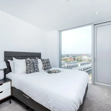 Апартаменты Excellent 2 Bedroom Central *