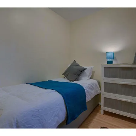 Comfy Private 2 Bed In South Manchester! *