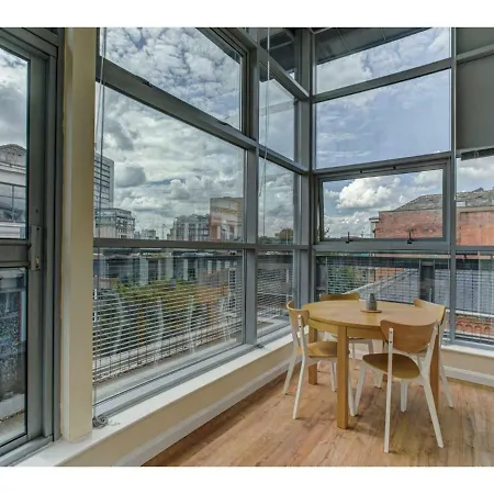 Penthouse Apt For 4, Skyline Views, Central Mcr!