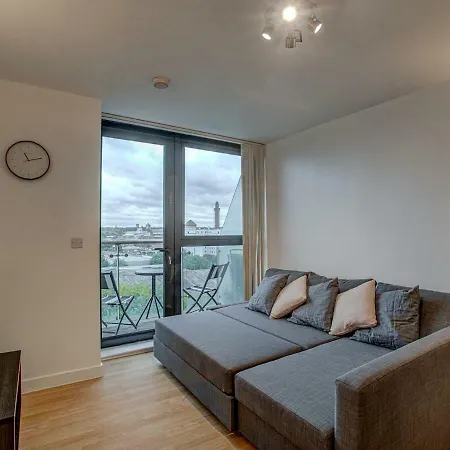 Prime Location 1 Bed Apt With Balcony