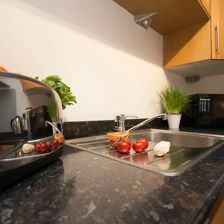 Diamond - Parkers Apartment *