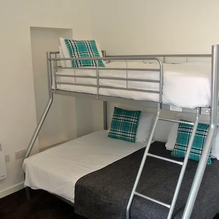 Approved Serviced Gorse Hill Lägenhet Manchester