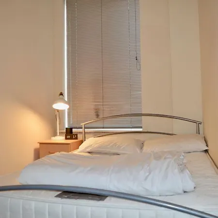 Spacious 1 Bedroom In Manchester