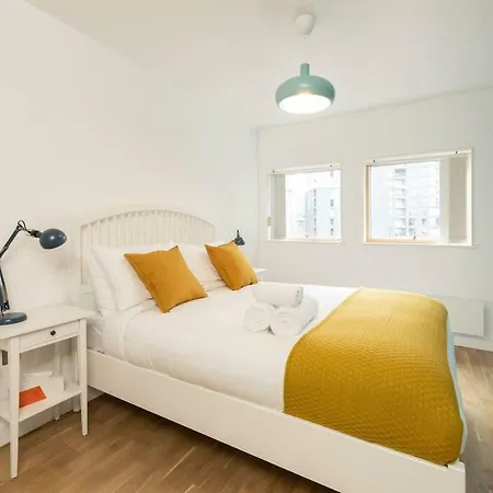 1br Flat Near Victoria Stn & Arena By Guestready *