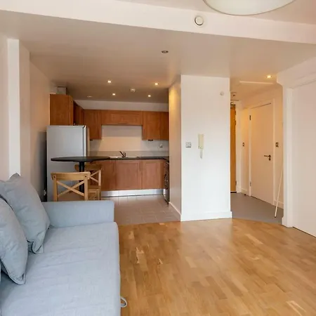 Апартаменты 1br Flat Near Victoria Stn & Arena By Guestready *