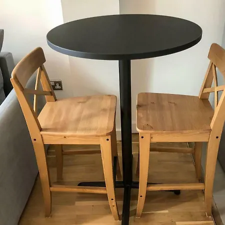 1br Flat Near Victoria Stn & Arena By Guestready *