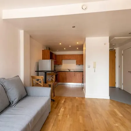Апартаменты 1br Flat Near Victoria Stn & Arena By Guestready *