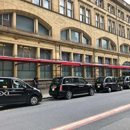 1br Flat Near Victoria Stn & Arena By Guestready *