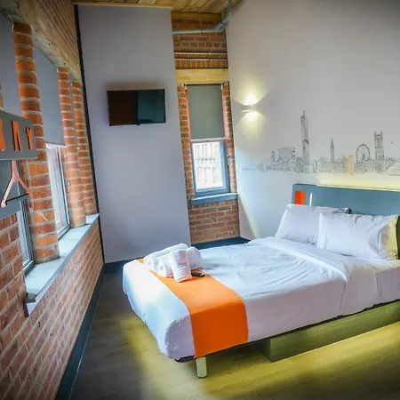 Easyhotel Hotel 2*
