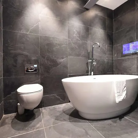 Апартаменты Nero Sleeps Fourteen *