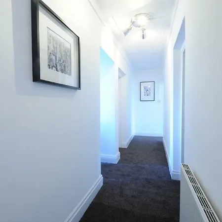 Budget 2 Bed, Near City Apartment Manchester