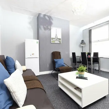 Budget 3bed Close To City Slps 8 Holiday home Manchester