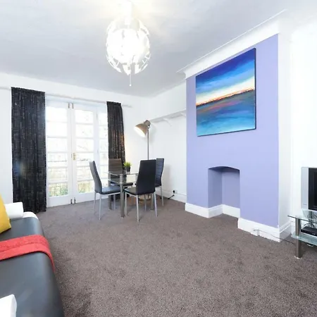 Budget 2 Bed, Near City