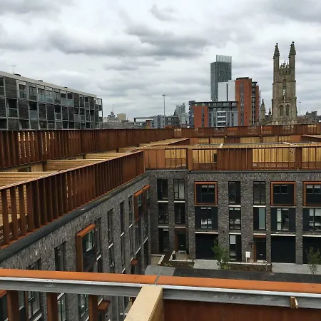 Luxury One Bedroom With Roof Top Access Apartment *