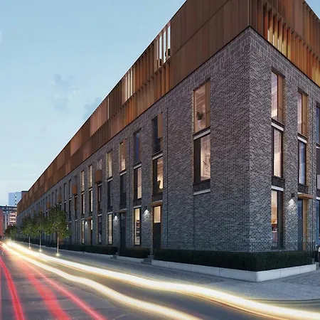 Apartment Luxury One Bedroom With Roof Top Access *