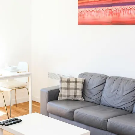 Bright 2 Bedroom Close To Media City Salford Quay