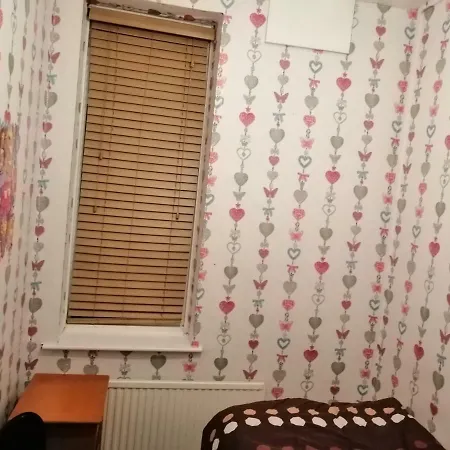4 Bedrooms Luxury Spacious House Manchester