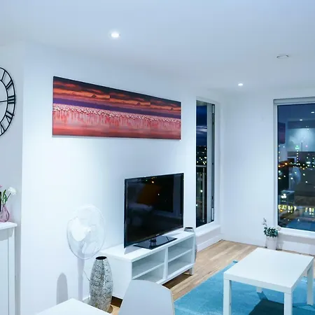 Bright 2 Bedroom Close To Media City Salford Quay Apartmán