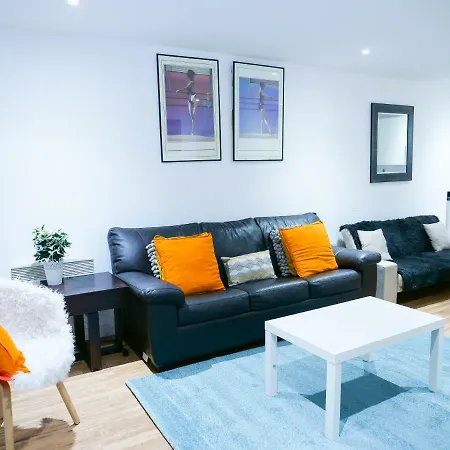 Bright 2 Bedroom Close To Media City Salford Quay *