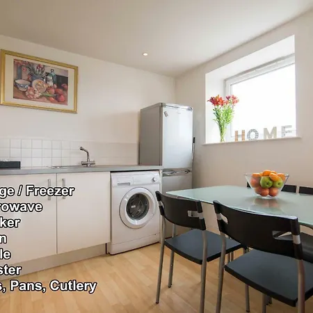 Blackley 2 Bed Lägenhet Manchester