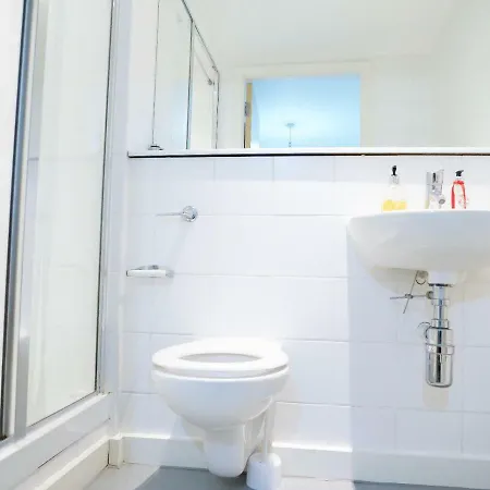Cosy 2 Bedroom + Parking