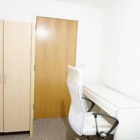 Cosy 2 Bedroom + Parking منزل للإقامة مانشستر