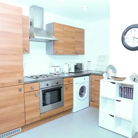 Cosy 2 Bedroom + Parking منزل للإقامة