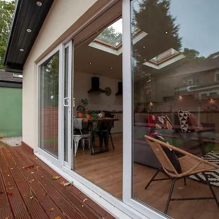 Feriehus Bright Spacious House With Garden