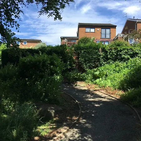 The Garden Apartment, Near Airport & *