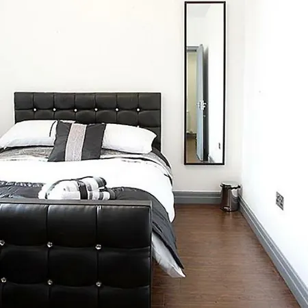 Lewis In The Heart Of The Northern Quarter Sleeps Up To 12 맨체스터