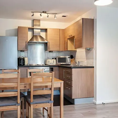 Superb Apt. Sleeps 4 Close To Ethiad Stadium