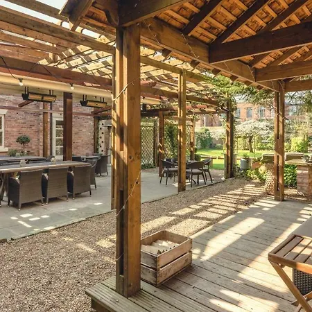 Eleven Didsbury Park 4*