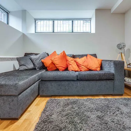 Stylish & Contemporary Apt For 4 In Central Mcr